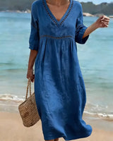 Quessia - Soft-Touch-Kleid mit V-Ausschnitt in Marine