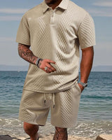 Niall - Strukturiertes Set aus Poloshirt und Shorts in Beige