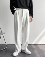 Moderne Bundfaltenhose in Weiß