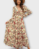 Lukrecija - Maxi Kleid Mit Blumenmuster Und V-Ausschnitt in Aprikose