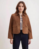 Kurze Wildlederjacke mit Fronttaschen für Damen - Alenor in Braun