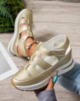 Bequeme Sandalen mit Keilabsatz und Klettverschluss für Damen in Goldfarben
