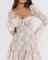 Elegantes luxuriöses Minikleid in Weiß