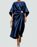 Marijona - Modernes Maxi Kleid Mit Satinkragen Und Flügelärmeln in Marineblau
