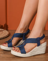 Niyar – Espadrilles Sandalen mit Keilabsatz und gewebtem Fersenriemen in Blau