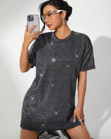 Luisa | T-Shirt-Kleid mit schulterfreiem Paillettenbesatz in Schwarz