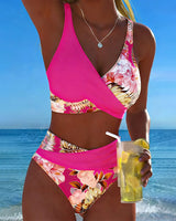 Clara | Bikini mit kontrastierendem Blumenmuster und Schlitz in Fuchsia