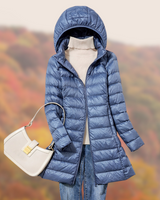 Leonie | Damen Glänzende Lange Steppjacke mit Kapuze in Blau