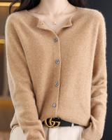Katharina | Damen Strickjacke mit klassischer Knopfleiste in Hellbraun