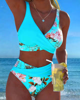 Clara | Bikini mit kontrastierendem Blumenmuster und Schlitz in Blau