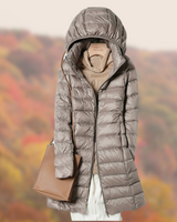 Leonie | Damen Glänzende Lange Steppjacke mit Kapuze in Khaki
