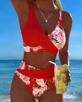 Clara | Bikini mit kontrastierendem Blumenmuster und Schlitz in Rot