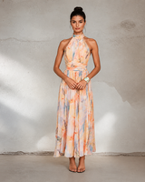 Elettra - Elegantes und Fließendes Kleid mit offenem Rücken in Orange