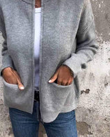 Tanja – Strickjacke für den eleganten Winter in Grau