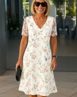Essy | Midi-Kleid mit Spitzenbesatz in Weiß und Pink