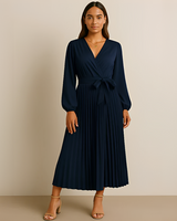 Naomi - Elegantes Kleid mit V-Ausschnitt und Raffungen in Marineblau