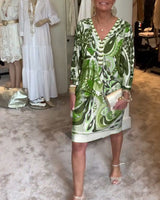 Moonie - Kleid mit Sonnenstrahlen-Druck in Grün