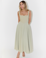 Fioren - Elegantes Midikleid mit Quadratischem Ausschnitt in Grün