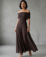 Juni | Off-Shoulder Drapiertes Midi-Kleid in Braun