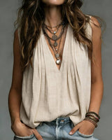 Reem - Ärmellose Plissierte Bluse in Lockerer Passform in Hell Beige