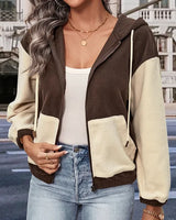 Leah - Fleecejacke mit Kapuze und Patchworkmuster in Braun