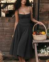 Chloris - Taillenformendes Sommerkleid in Black