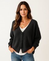 Kurze Damenstrickjacke aus weichem Strick - Noor in Schwarz