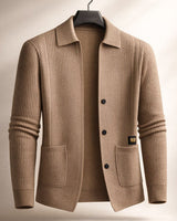 Nawed – Slim Fit Strickjacke Mit Reverskragen in Braun