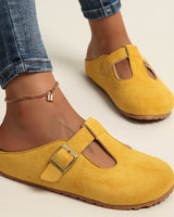 Korae - T-Riemchen-Clogs mit Schnalle in Gelb