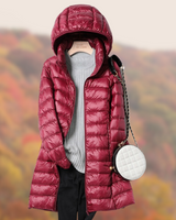 Leonie | Damen Glänzende Lange Steppjacke mit Kapuze in Burgund