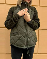Karoliina - Gestrickte Patchwork Daunen Jacke in Dunkelgrün