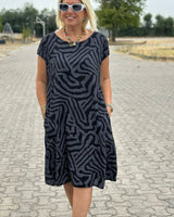 Avanille | Sommerkleid mit Rundhalsausschnitt in Schwarz