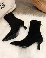 Sanduni - Leder Stiefelette Mit Mittlerem Absatz in Schwarzes Wildleder
