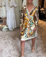 Moonie - Kleid mit Sonnenstrahlen-Druck in Braun (Fast ausverkauft)