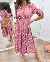 Bellamy - V-Ausschnitt Kleid mit Pünktchen in Pink (Fast ausverkauft)