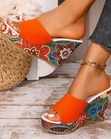 Laerke – Keilabsatzsandale Mit Blumenmuster in Rot