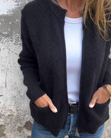 Tanja – Strickjacke für den eleganten Winter in Schwarz