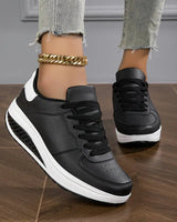 Qira - Plateau-Schnürschuhe in Schwarz und Weiß