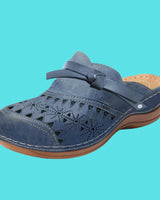 Aerina - Flache, gepolsterte Mules in Blau