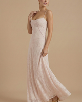 Damen Maxikleid mit Blumenmuster, Spaghettiträgern und taillierter Passform in Rosa