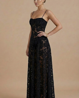 Damen Maxikleid mit Blumenmuster, Spaghettiträgern und taillierter Passform in Schwarz