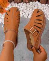 Alvena – Flache Sandalen mit Geschlossener Zehenpartie Ausschnitt Und Schnalle in Braun