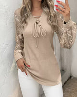 Wazina – Elegantes Oberteil Mit Halbtransparenter Spitze in Khaki