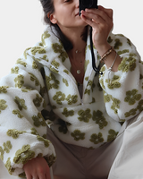 Elizabeth - Stylischer Pullover mit Blumendekoration in Weiß
