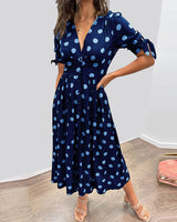 Bellamy - V-Ausschnitt Kleid mit Pünktchen in Blau (Fast ausverkauft)
