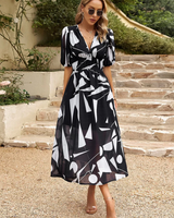 Josette - Midi Kleid Mit Blumenmuster in Schwarz