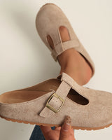 Korae - T-Riemchen-Clogs mit Schnalle in Khaki