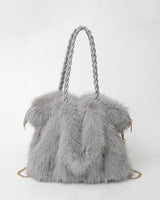 CHARLOTTE | Elegante Schultertasche aus weichem Plüsch in Grau
