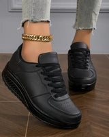 Sable - Plateau-Sneaker mit Schnürung in bequemer Passform in Schwarz