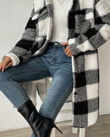 Serin | Eleganter karierter Teddy-Mantel in Schwarz